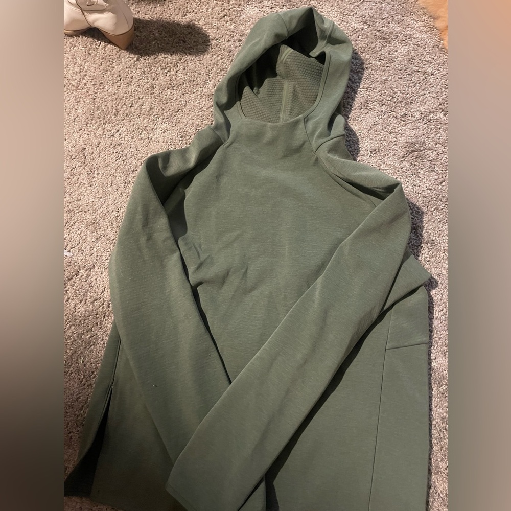 NWOT Lululemon hoodie